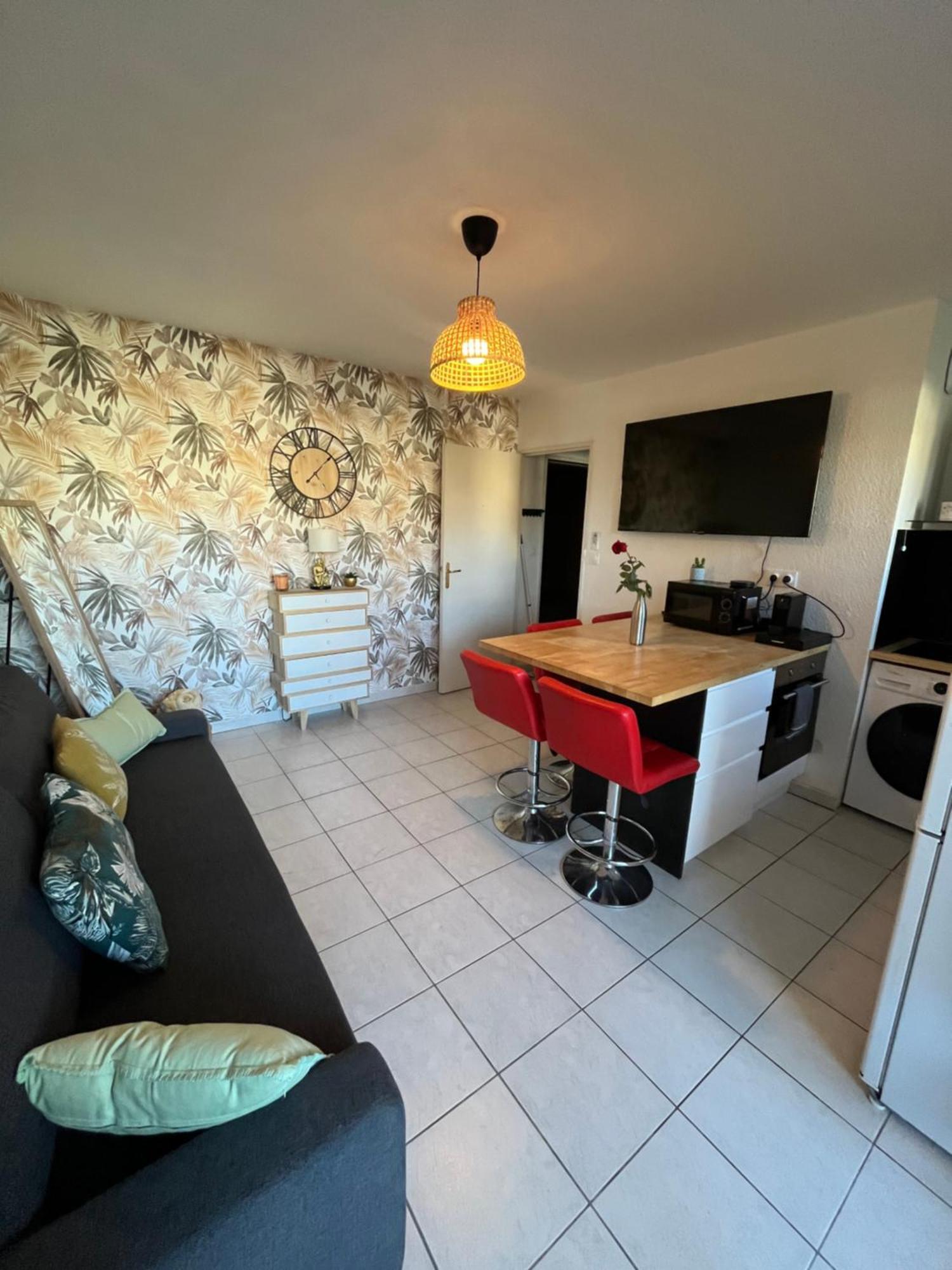 Joli T2/ Tram/ Clim/ Parking/ Wifi/ Piscine Apartment Монпелие Екстериор снимка