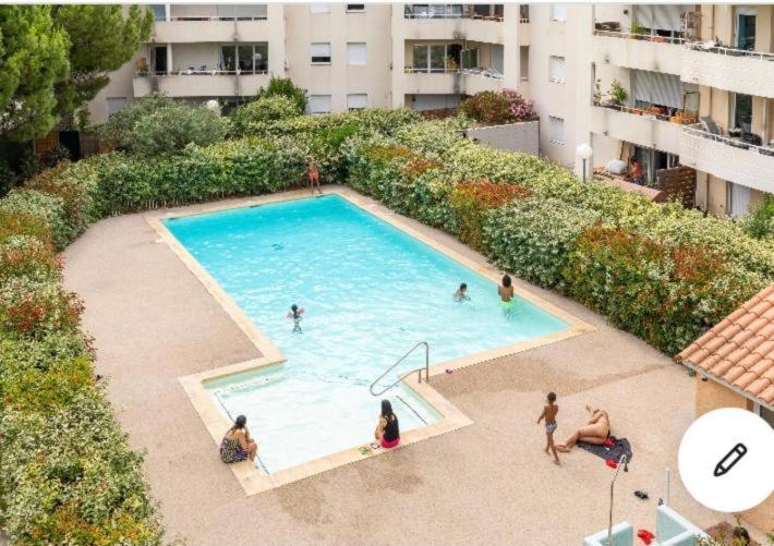 Joli T2/ Tram/ Clim/ Parking/ Wifi/ Piscine Apartment Монпелие Екстериор снимка