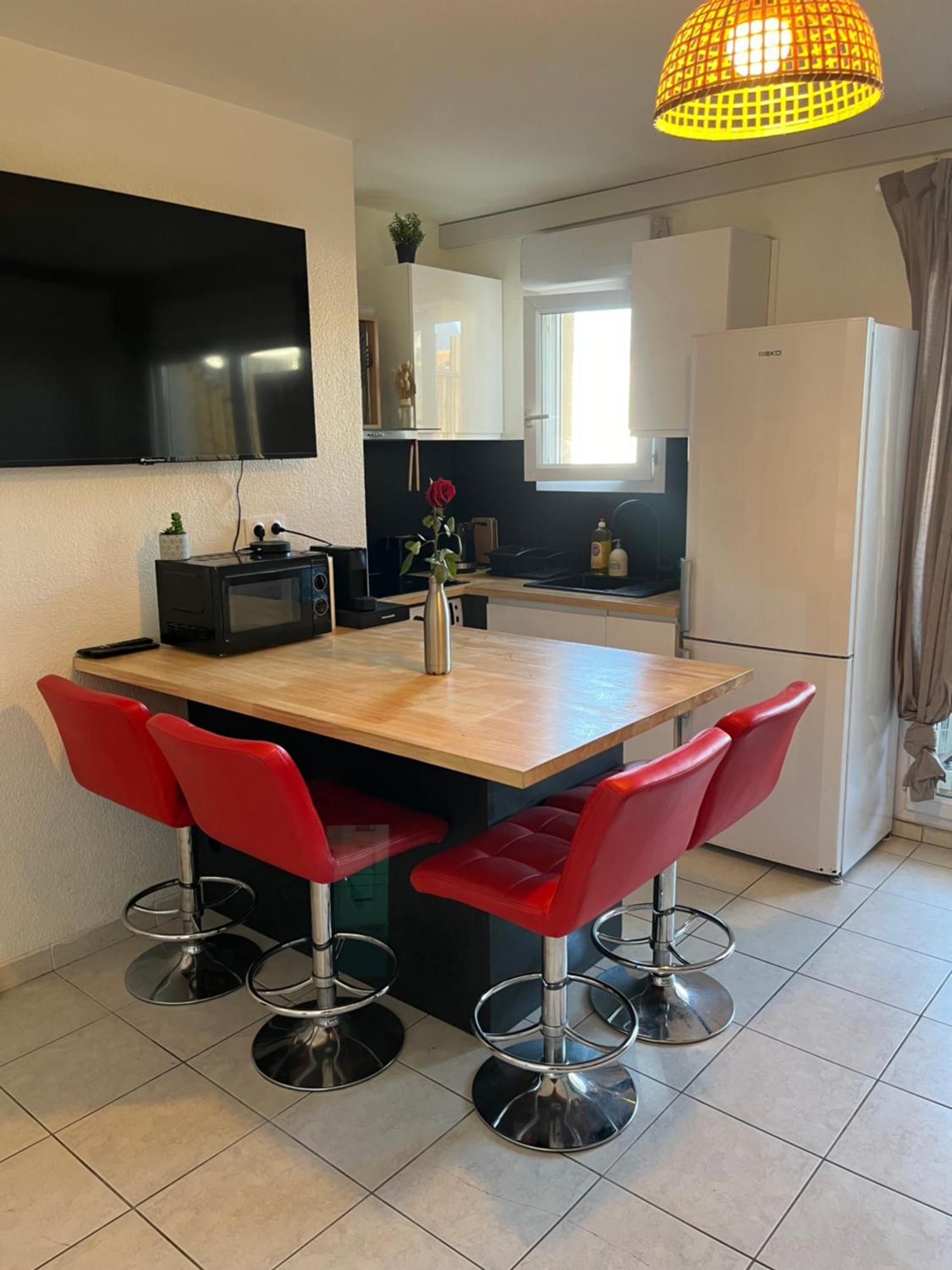 Joli T2/ Tram/ Clim/ Parking/ Wifi/ Piscine Apartment Монпелие Екстериор снимка
