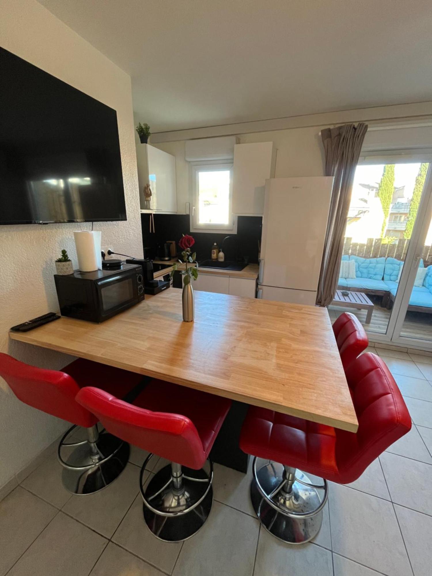 Joli T2/ Tram/ Clim/ Parking/ Wifi/ Piscine Apartment Монпелие Екстериор снимка