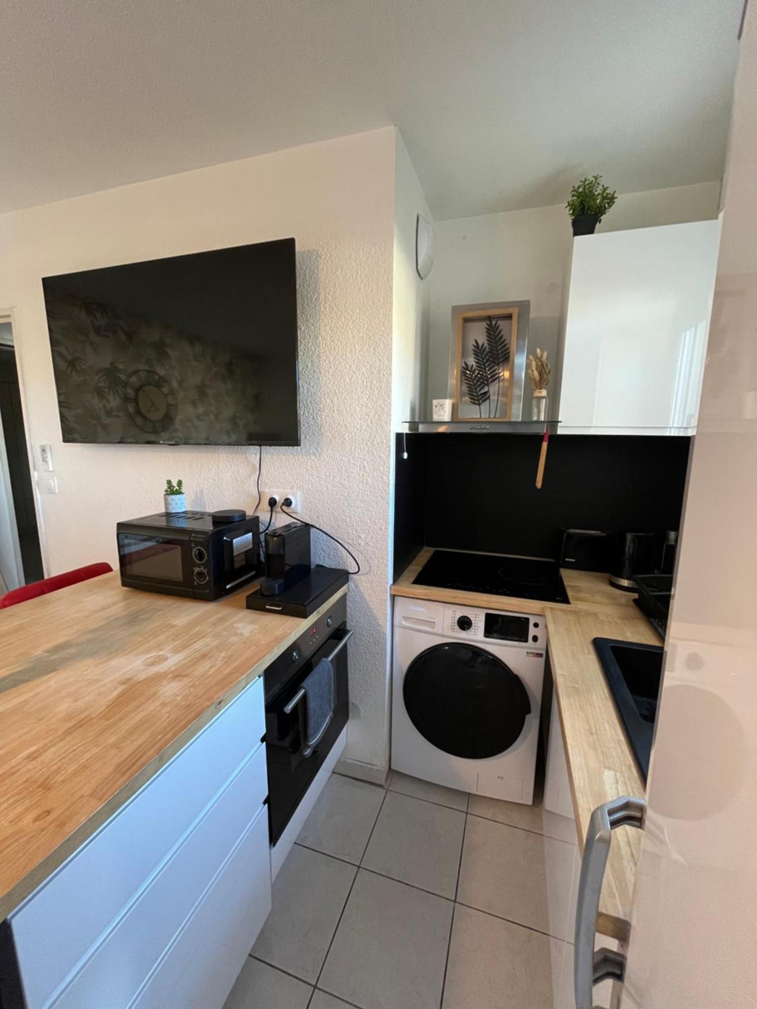 Joli T2/ Tram/ Clim/ Parking/ Wifi/ Piscine Apartment Монпелие Екстериор снимка