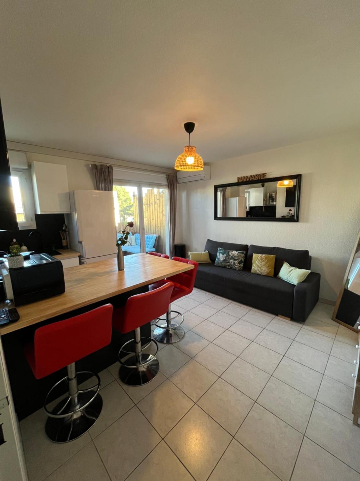 Joli T2/ Tram/ Clim/ Parking/ Wifi/ Piscine Apartment Монпелие Екстериор снимка