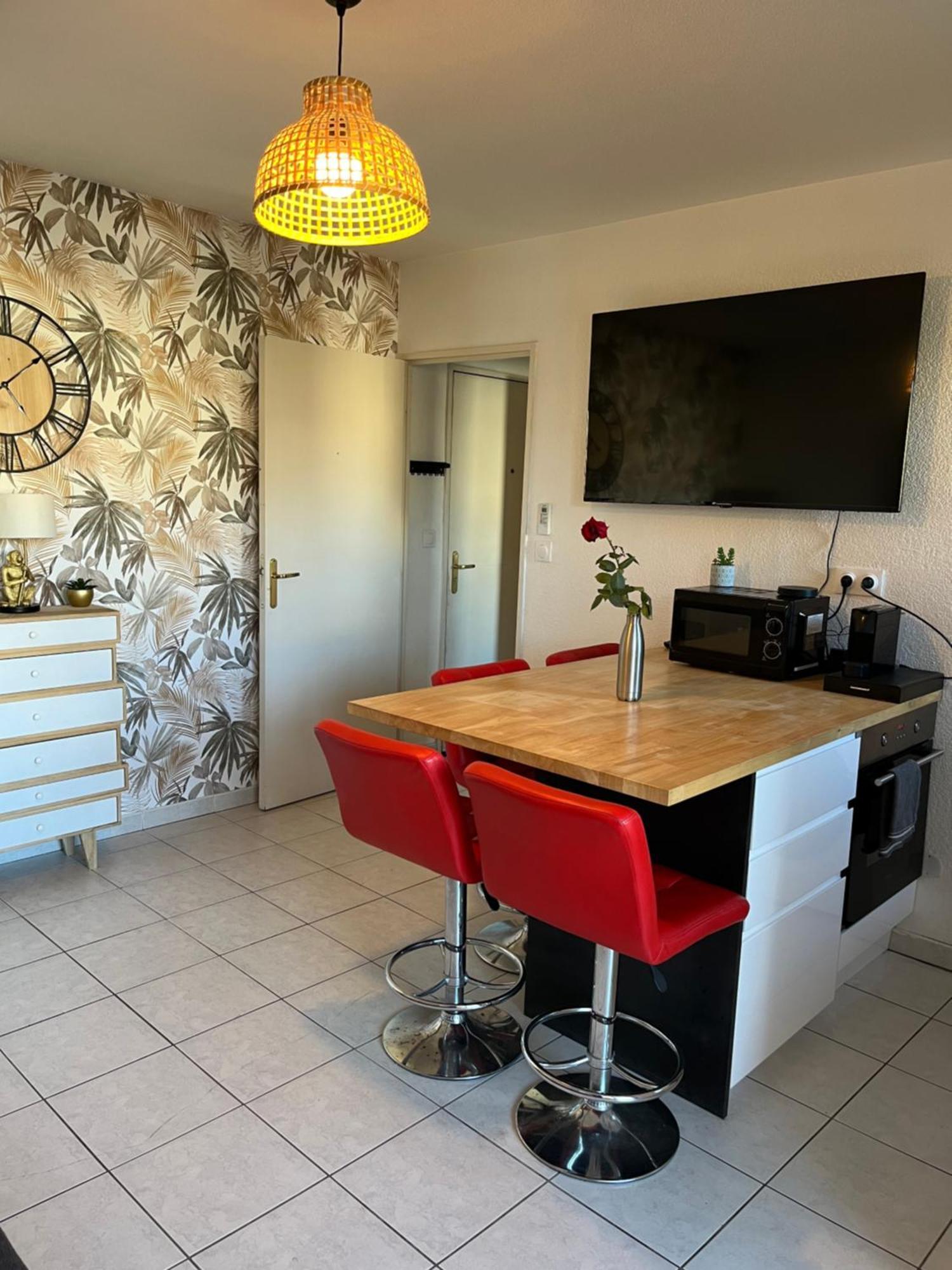 Joli T2/ Tram/ Clim/ Parking/ Wifi/ Piscine Apartment Монпелие Екстериор снимка